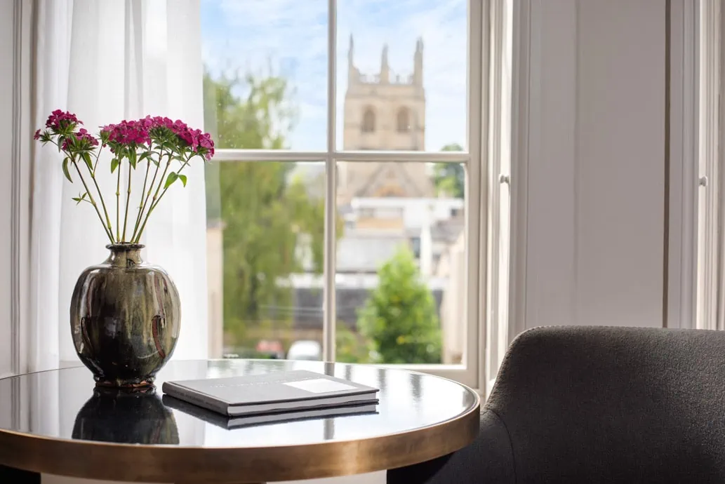 0002 - 2017 - Old Bank Hotel - Oxford - High Res - Superior Deluxe Window Flowers - Web Feature