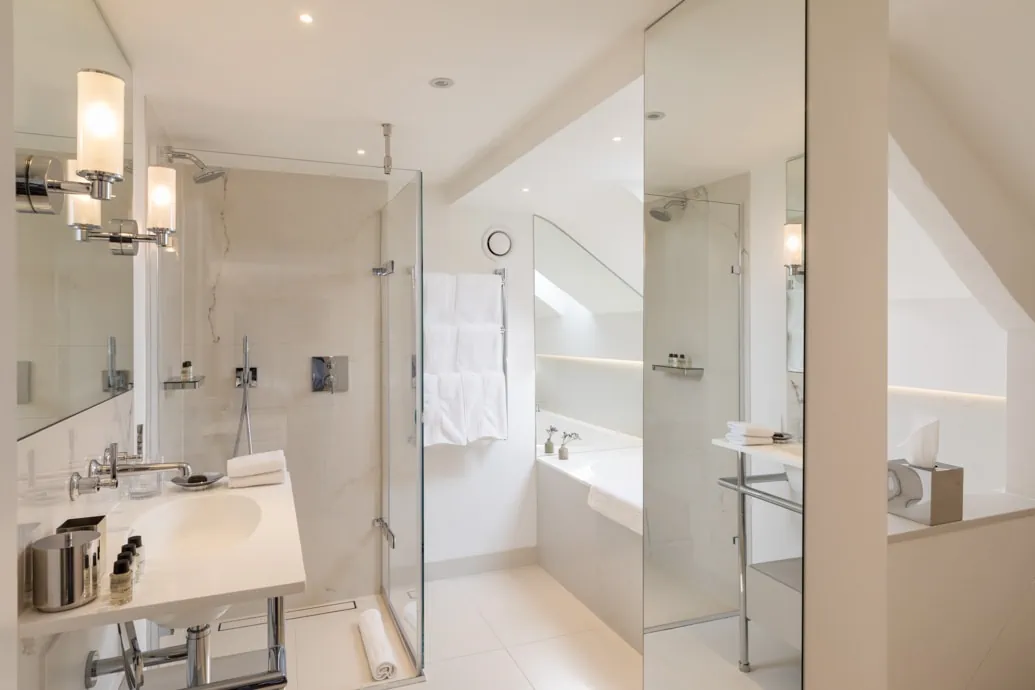 0012 - 2019 - Old Bank Hotel - Oxford - High Res - Bathroom - Web Feature