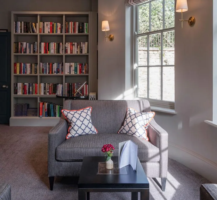 0018 - 2017 - Old Bank Hotel - Oxford - High Res - Library Bookshelf Sunlight - Web Feature