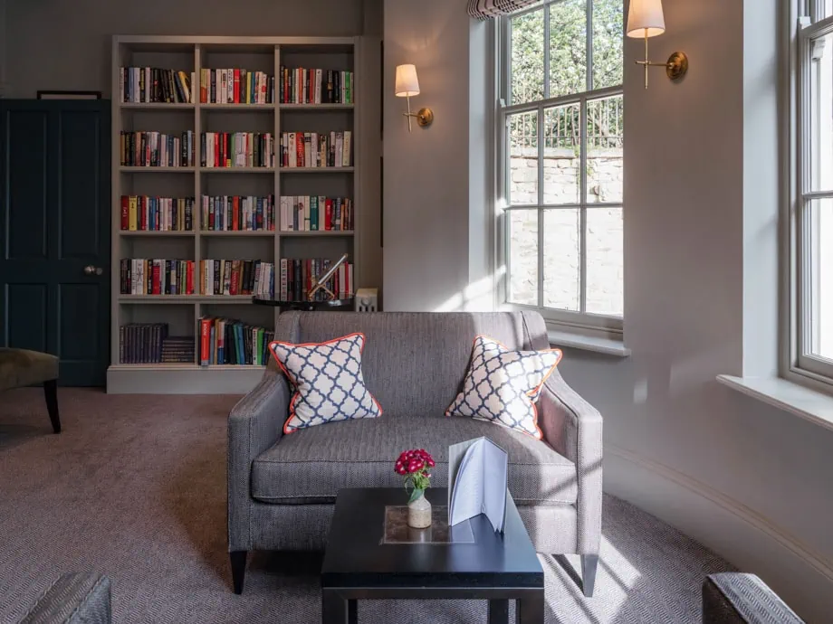 0018 - 2017 - Old Bank Hotel - Oxford - High Res - Library Bookshelf Sunlight - Web Feature