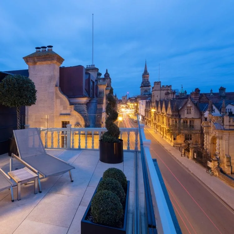 0021 – 2018 – Old Bank Hotel – Oxford – High Res – Room 1 The Room With The View Night – Web Hero