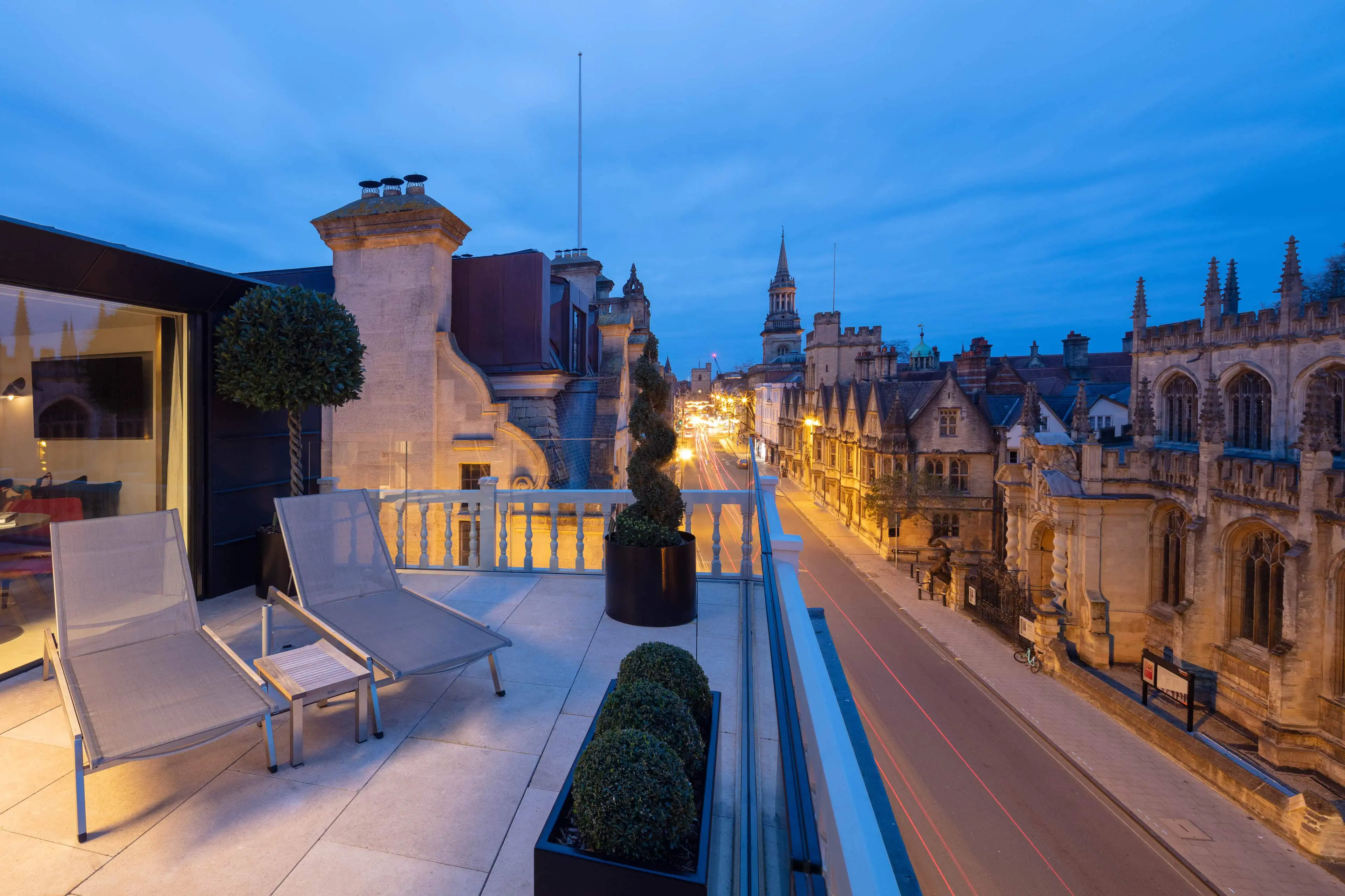 0021 - 2018 - Old Bank Hotel - Oxford - High Res - Room 1 The Room With The View Night - Web Hero