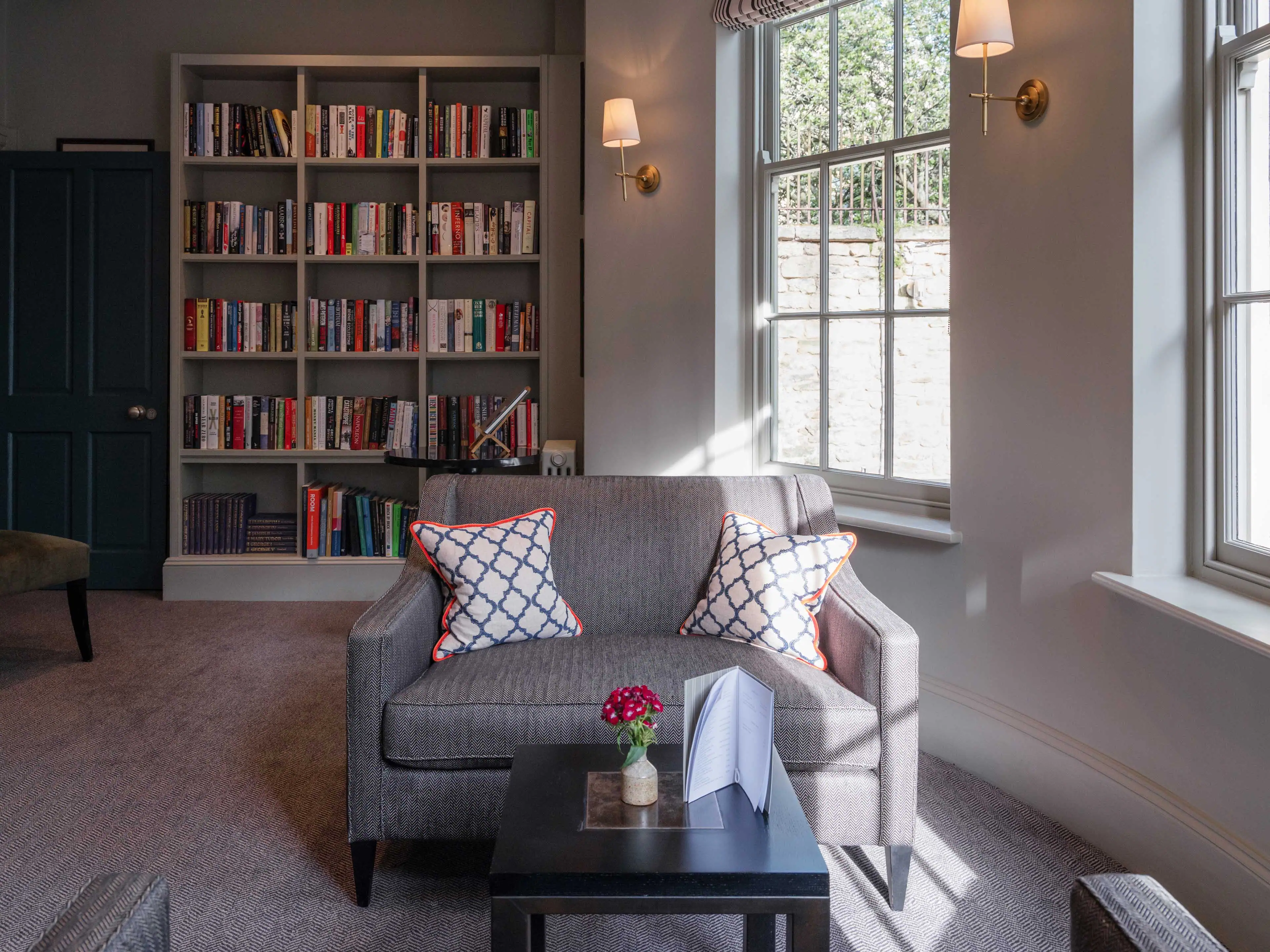 0018 - 2017 - Old Bank Hotel - Oxford - High Res - Library Bookshelf Sunlight - Web Hero