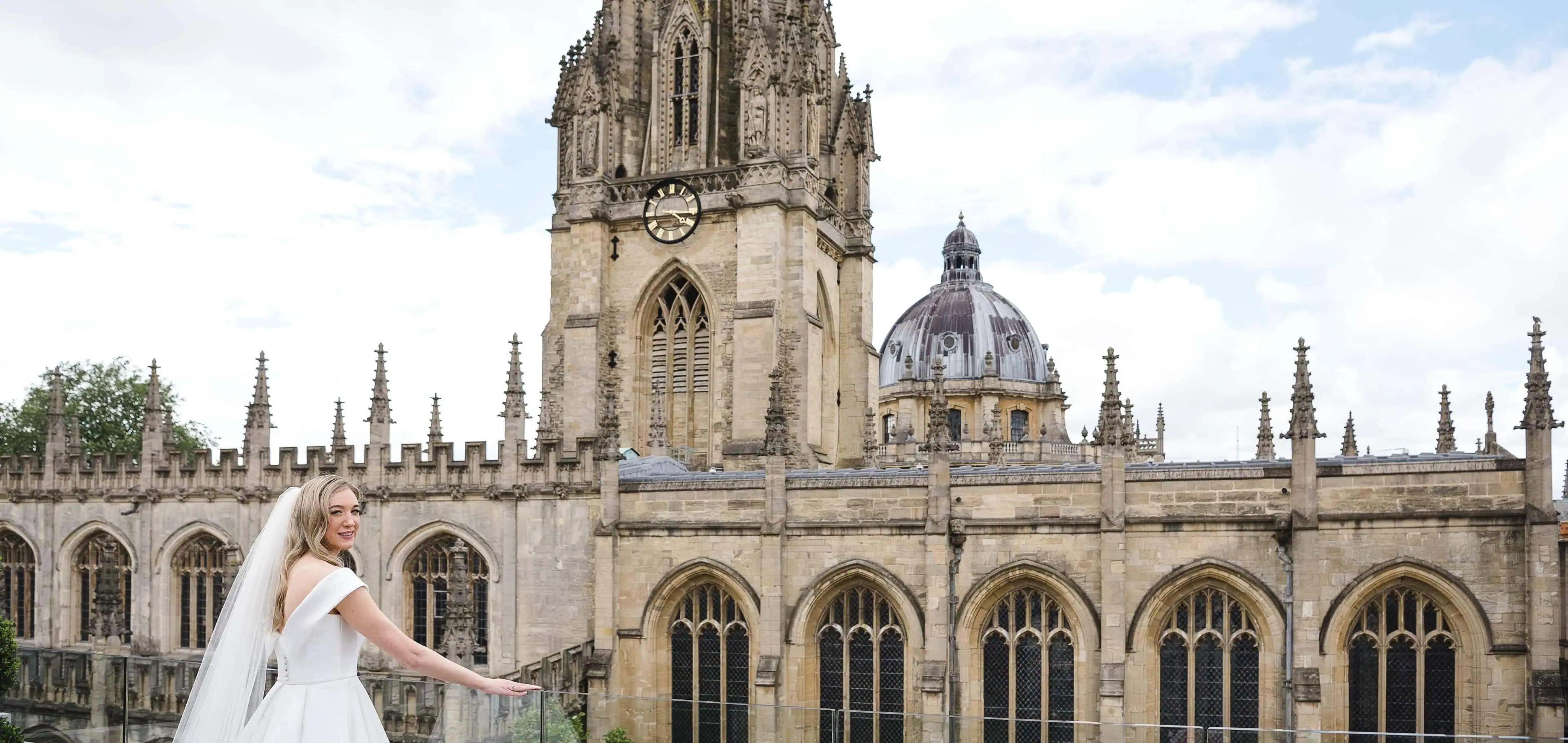 274-2021-Old-Bank-Hotel-Oxford-High-Res-Rebecca-Adam-Wedding-Room-1-The-Room-With-The-View-Web-Hero-1-aspect-ratio-3840-1821